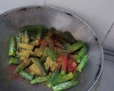 A picture of step 1 of भरवा भिंडी.