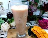 A picture of step 4 of Mango 🥭 n 🍒Cherry milk 🥛shake 😋.