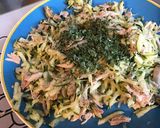 Une image de l'étape 5 de Salade de poulet aux tomates, courgette et jeunes pousses sauce ciboulette olive.
