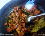 A picture of step 5 of Matar Pulao.