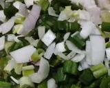 A picture of step 3 of Spring Onion Sabji.