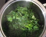 A picture of step 1 of Spinach and chicken liver salad.