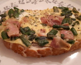 Foto del paso 4 de la receta: Tostada con tortilla de espárragos y bacon