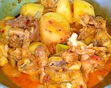 কাঁচা আলু স্পেশাল ভিন্ন স্বাদের দেশী মুরগীর ঝোল রেসিপি ধাপ - 6 ছবি
