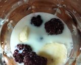 Foto del paso 2 de la receta: Licuado de moras y banana 🍌🫐