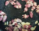 Hình bước làm 2 của món Bông kim châm xào tim gà