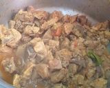 A picture of step 3 of Gosht aloo.