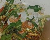 Foto langkah ke 6 dari resep Mie Goreng Seafood.