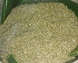 Foto langkah ke 2 dari resep Tapai Gambut (tapai ketan daun katuk bubuk).