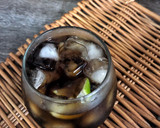 Gambar langkah 3 resipi Lime Squeeze Cola.