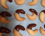 Foto langkah ke 7 dari resep Almond crescent cookies.