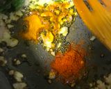 A picture of step 3 of Pav Upma.