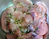Foto del paso 3 de la receta: Medallones de pavo con salsa fina de pimienta y cardamomo