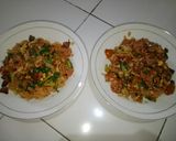 Foto langkah ke 5 dari resep Nasi goreng gila.