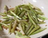 Foto langkah ke 3 dari resep Asparagus Tumis Ayam.
