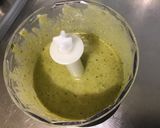Une image de l'étape 5 de Sauce salade au pesto de fanes de radis.