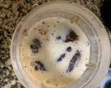 A picture of step 2 of Dates Banana and Oreo Shake.