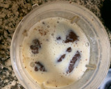 A picture of step 2 of Dates Banana and Oreo Shake.