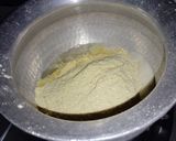 A picture of step 3 of Roasted Gram Dal Halwa.