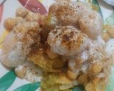 A picture of step 5 of Samosay ki chaat.