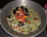 Foto langkah ke 3 dari resep Tumis Jamur Kuping Labu Siem Toge.