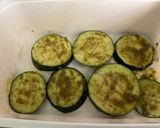 Une image de l'étape 5 de Courgettes rondes et oignon rouge au pesto.