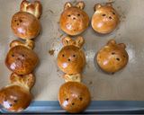 A picture of step 9 of Easter bunny milk rolls with red bean.