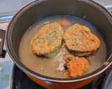 Foto del paso 5 de la receta: Merluza en salsa verde con frutos secos