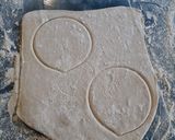 Foto del paso 2 de la receta: Figuras de masa hojaldre