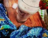 Foto langkah ke 3 dari resep Strawberry Banana Smoothie.