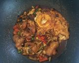 Foto langkah ke 6 dari resep Ayam kecap mix telor ceplok.