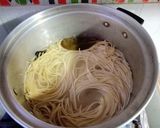 Foto del paso 1 de la receta: Spaguetty con trozos de pollo en salsa roja