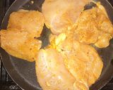 Foto del paso 8 de la receta: Hamburguesa de pechuga de pollo a la plancha con tocino