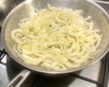 Foto del paso 1 de la receta: Budín de cebolla y queso light #sinharinas #yomequedoencasa