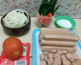 Foto langkah ke 1 dari resep Tumis sosis cabe ijo + bombay.
