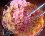 Foto langkah ke 2 dari resep Cornflakes Strawberry Praline.