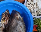 Foto langkah ke 1 dari resep Mangut Kepala Ikan Manyung Asap.
