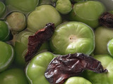 Carne de puerco con nopales en salsa de chile mora