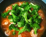 Foto langkah ke 5 dari resep Cah Brokoli Udang.