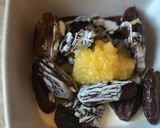 A picture of step 1 of Dates and sesame bites.