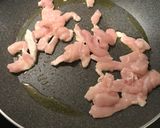 Foto del passaggio 3 della ricetta Pak choi con pollo al sesamo nero