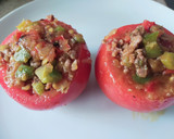 Foto del paso 5 de la receta: Tomates rellenos de carne y verduras con costron de queso