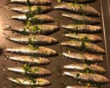 Foto del paso 2 de la receta: Sardinas al horno con ajo y perejil