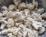 A picture of step 1 of Gobhi Masala.