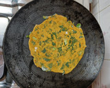 લીલુ લસણ અને મેથીની ભાજી ના ઢેબરા (Lilu Lasan Methi Bhaji Dhebra Recipe In Gujarati) રેસીપી સ્ટેપ3ફોટો