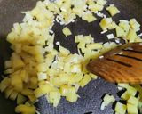 Foto langkah ke 2 dari resep Tomket (Tomat Kentang Telur) Ceplok buat Sarapan Cantik.