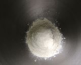 Une image de l'étape 1 de Pâte brisée épeautre pistache lait concentré.