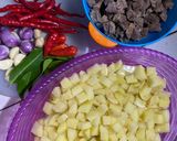 Foto langkah ke 1 dari resep Sambal goreng Kentang daging sapi.