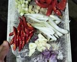 Foto langkah ke 1 dari resep Tumis Asin Cucut.