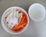 Hình bước làm 1 của món KOHAKU NAMASU - Salad củ cả & cà rốt - Đồ chua kiểu Nhật